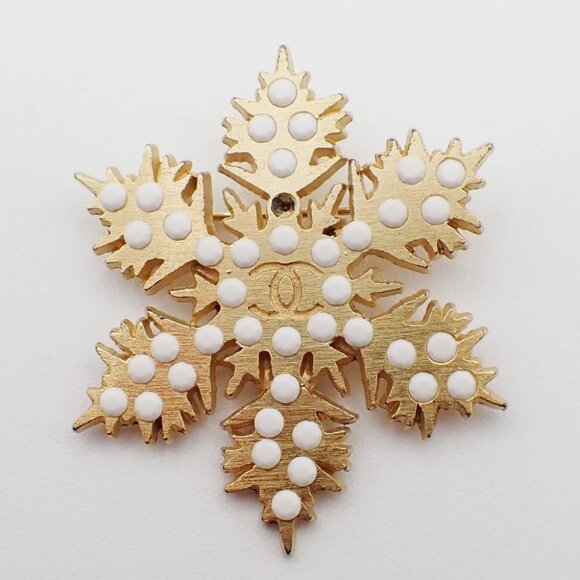 CHANEL CC Logo Bijou Snowflake Brooch 01A Gold France Vintage 30RL405 - Picture 1 of 7